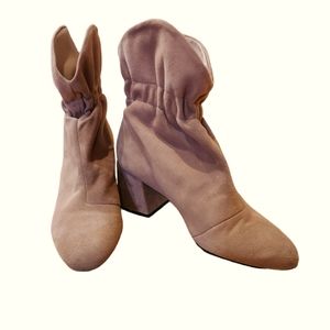 Schultz Catarina Suede Block Heel Bootie Sz 7 honey beige